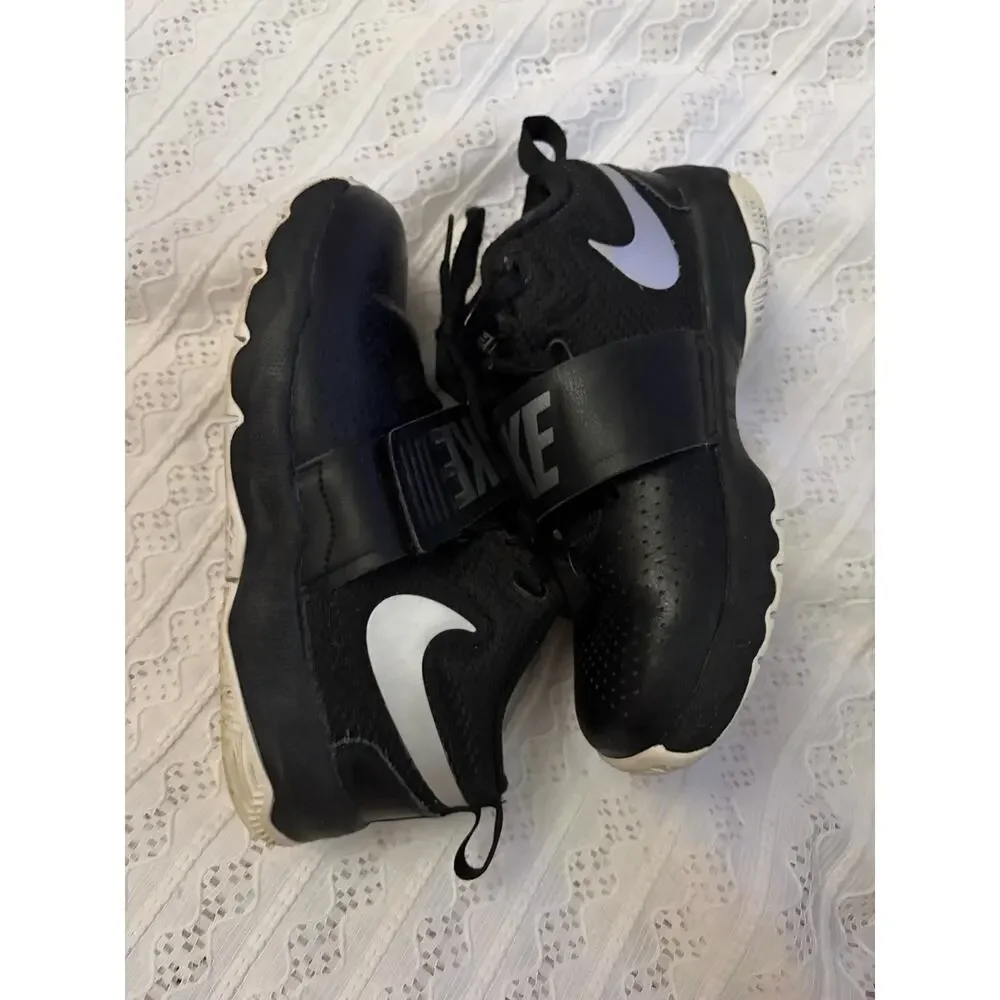 Nike Team Hustle D 8 Basketball Shoes Black White Boys Youth 1.5Y 881942-001